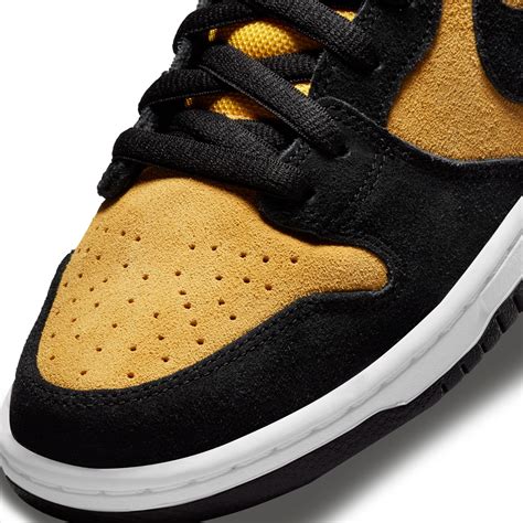 Nike dunk reverse goldenrod